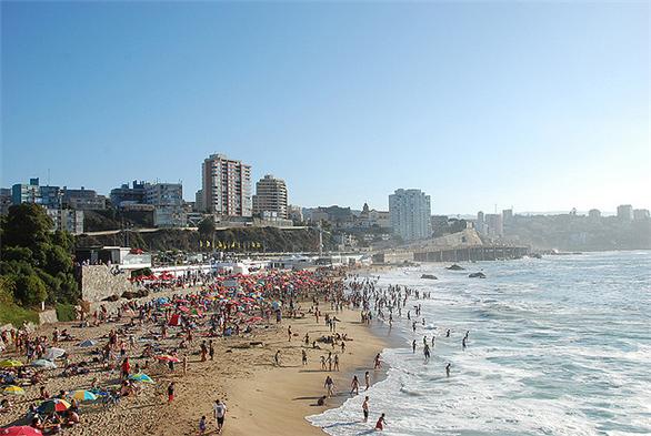 Lo trasladaron en Uber tras sufrir accidente en playa Caleta Abarca