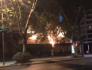 Un incendio sufrió el restaurante "Bali Hai" de la comuna de Las Condes