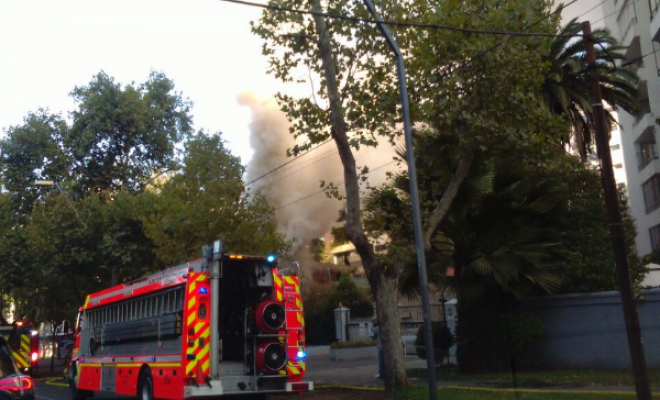 Se reactiva el incendio en restaurante "Bali Hai" en Las Condes