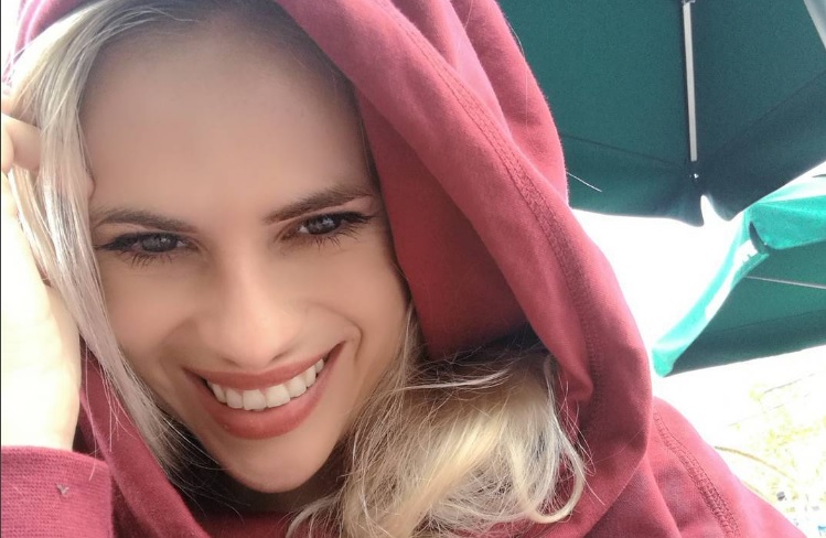 Con potente foto y mensaje, Eliana Albasetti defendió la figura de la "mamá sexy"