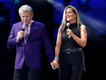 Andrea Tessa se lució junto a Peter Cetera en el escenario de la Quinta Vergara