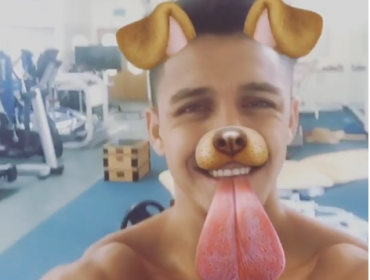 Alexis Sánchez baila en el gimnasio al ritmo de Maluma