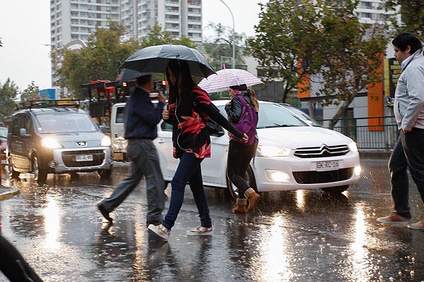 Llueve en forma torrencial en zona cordillerana del centro norte del país