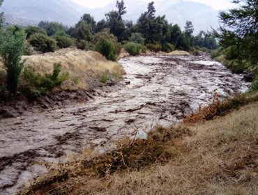 Aluvión en Los Andes: 3 Fallecidos y 1 desaparecido en estero Pocuro de Calle Larga