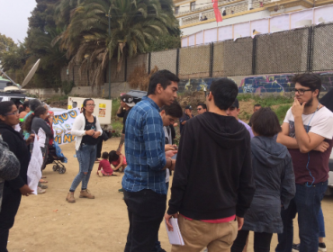 Suspenden piscinazo debido a manifestaciones de familias del Campamento "Felipe Camiroaga"
