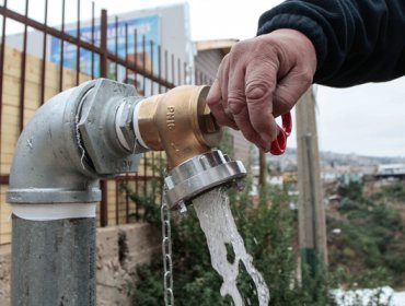 Corte masivo de agua potable afecta a más de un millón y medio de habitantes en Santiago