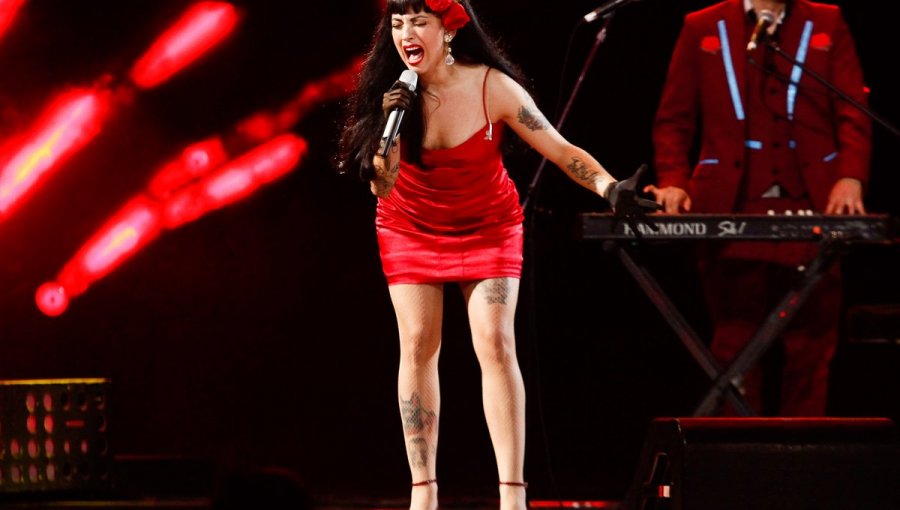 Profeta en su tierra: Mon Laferte triunfa en la Quinta Vergara y enloquece al monstruo
