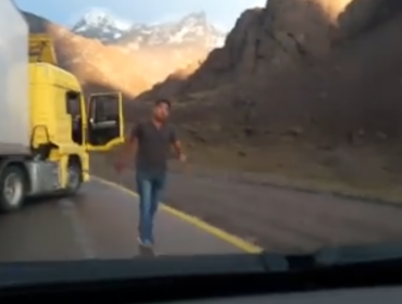 Video: Camionero chileno agrede a turista argentino en Complejo Los Libertadores