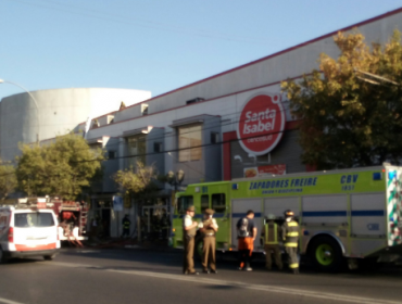 Controlado el incendio que afectó a bodegas de supermercado en Valparaíso