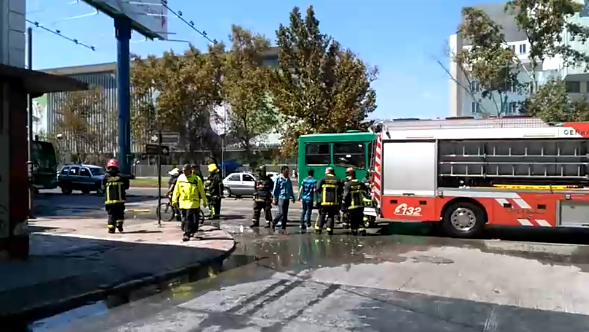 Incendio controlado en local de comida rápida en Estación Central