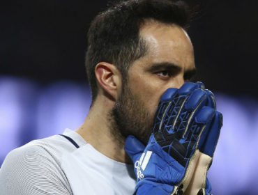 Pese a triunfo del City, Claudio Bravo fue blanco de críticas en Inglaterra