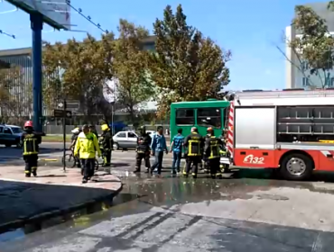 Incendio controlado en local de comida rápida en Estación Central