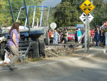 Trágico choque entre un biotrén y un camión se registra en la comuna de Requínoa