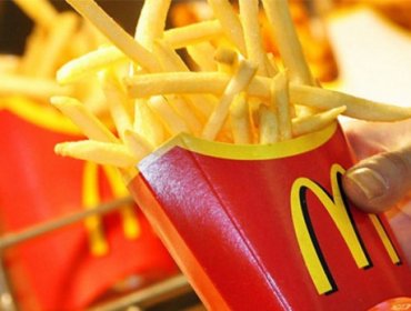 Asqueroso: Esto le salió a una mujer al interior de las papas fritas del McDonald's