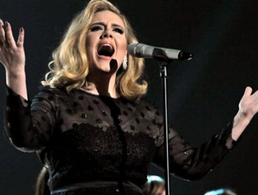 Adele rompió el silencio y confirmó que está casada con Simon Konecki