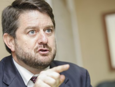 El tuit "machista" de Claudio Orrego que tuvo que borrar en el Día de la Mujer