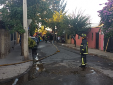 Violento incendio destruye por completo un cité ubicado en Renca