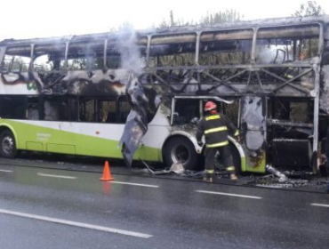 Turbus evacúa a pasajeros tras incendiarse en la región de Los Ríos