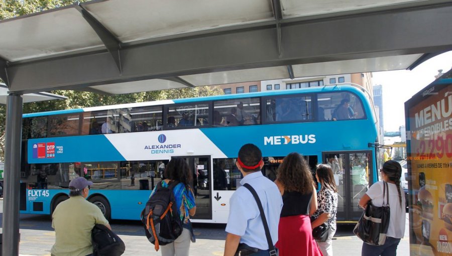 Transantiago de dos pisos ya fue víctima de rayados