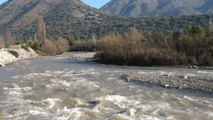 Encuentran cadáver en un canal del Cajón del Maipo