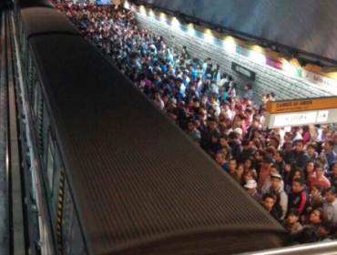 Retraso en plena hora punta de la Línea 1 y 2 del metro causa la indignación de los usuarios