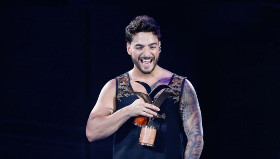 Maluma sorprende al besar a una fans en pleno show en Miami