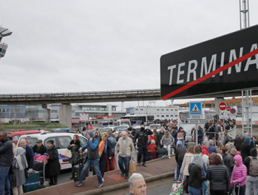 Policía francesa mata a un hombre que le robó arma a un militar en aeropuerto de Orly