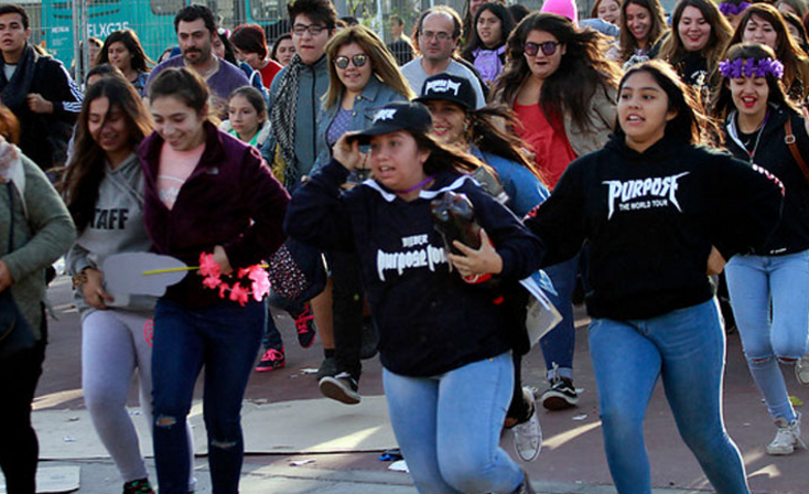 Largas filas en el Estadio Nacional esperando el concierto de Justin Bieber