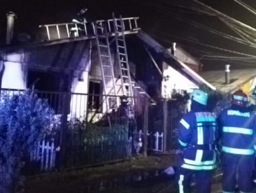 Ocho damnificados y dos casas consumidas dejó un incendio en Valdivia