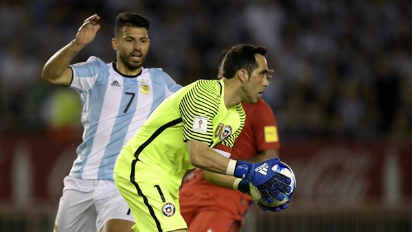 Claudio Bravo: “El juego mostrado con Argentina nos llevará al Mundial”