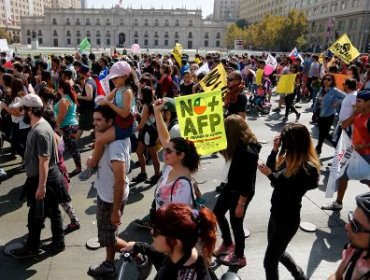 Alta convocatoria a marcha No mas AFP: Más de 5 mil personas marchan en Santiago