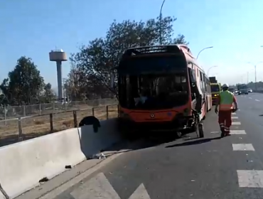 Bus del Transantiago protagoniza accidente en autopista General Velásquez