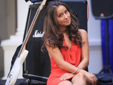 Denise Rosenthal se lució cantando en plena estación de metro