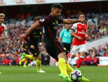 Arsenal con Sánchez de titular y el Manchester City con Bravo en la banca repartieron puntos