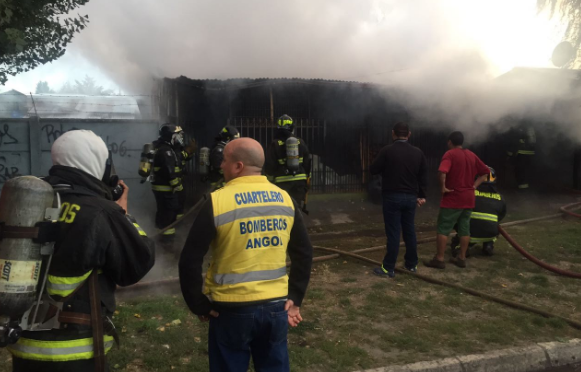 Incendio deja una vivienda destruida en la comuna de Angol