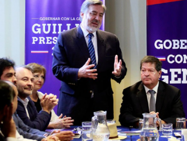 Guillier presenta equipo estratégico de campaña de cara a carrera presidencial