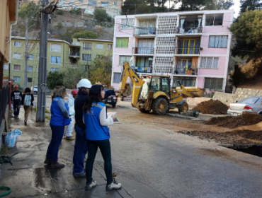 Rotura de colector de aguas deja seis viviendas inundadas en Valparaíso