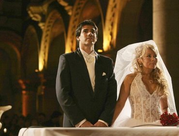 Con este video Cathy Barriga celebra sus ocho años de matrimonio con Lavín Junior