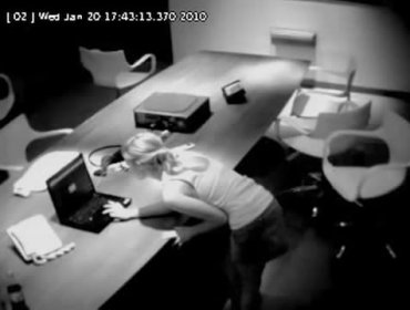 Viral: Mira lo que hace esta secretaria mientras su jefe no esta