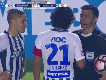 Video: En pleno partido de la Sudamericana regadores mojaron a jugadores