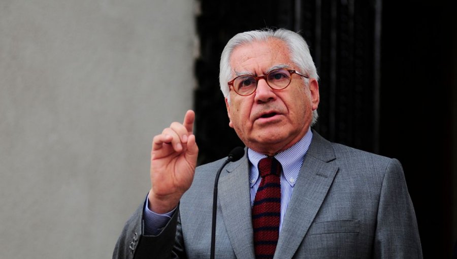 Ministro Mario Fernández: “Me inclinaría por el Frente Amplio. Jamás votaría por la derecha”