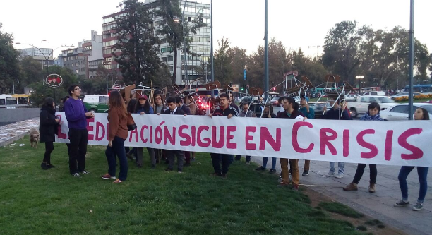 Confech realiza protesta pacífica en la antesala a la marcha del próximo 11 de abril
