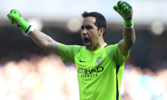 Claudio Bravo regresa a la titularidad y Manchester City gana en la Premier League