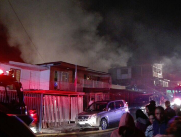 Incendio afecta a dos viviendas en el sector norte de Antofagasta