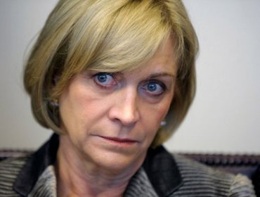 Evelyn Matthei confiesa que es seguidora de la cuenta de Twitter que la parodia