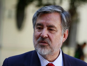 Alejandro Guillier es elegido por el Comité Central del PS como su candidato presidencial