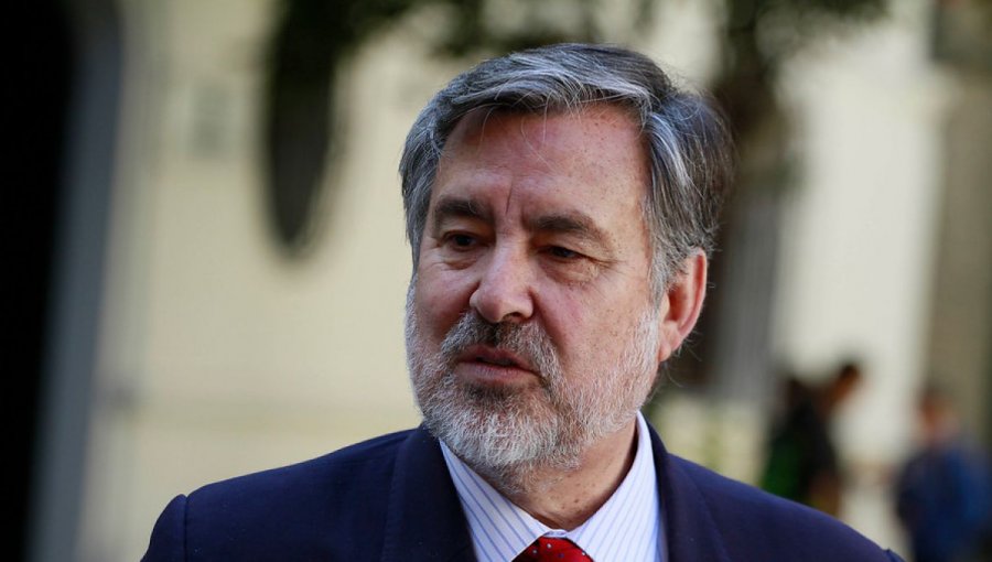 Alejandro Guillier es elegido por el Comité Central del PS como su candidato presidencial
