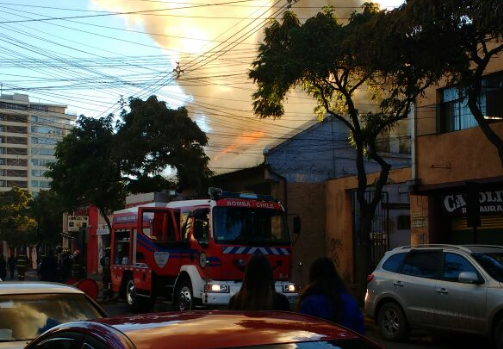 Incendio estructural afectó a farmacia comunitaria de San Bernardo