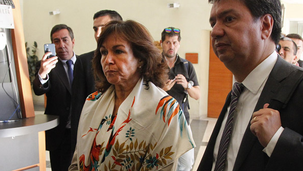 Ministra Krauss interpone querella contra asesor de diputada por robo de computador