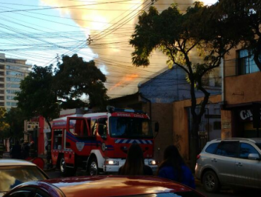 Incendio estructural afectó a farmacia comunitaria de San Bernardo